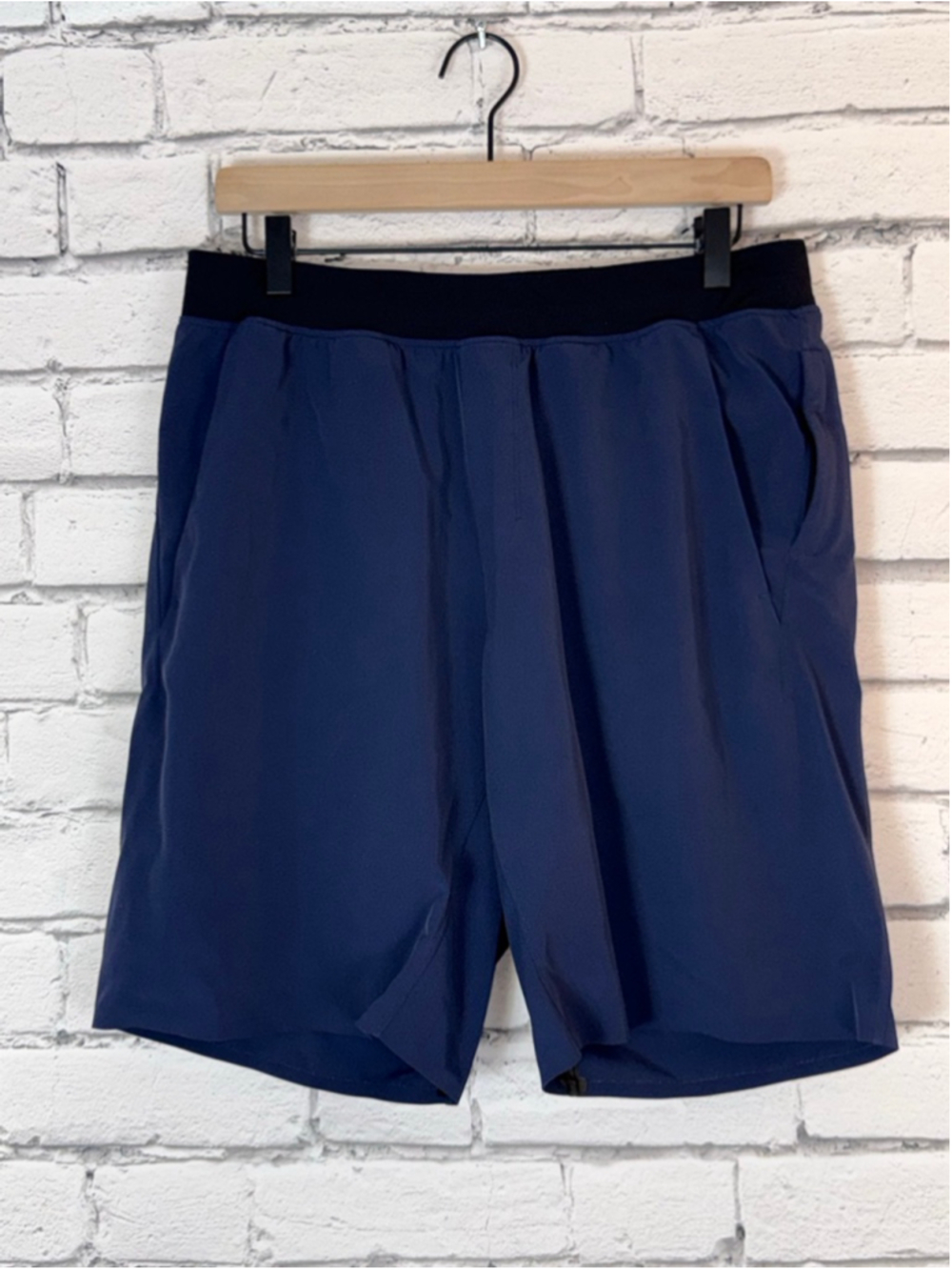 Men's Lululemon Athletic Shorts UNLINED Pace Breaker Size Large Blue Black